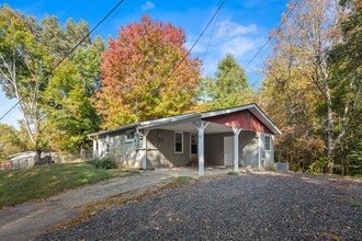 Building Photo - Updated Cozy Cottage in Swannanoa
