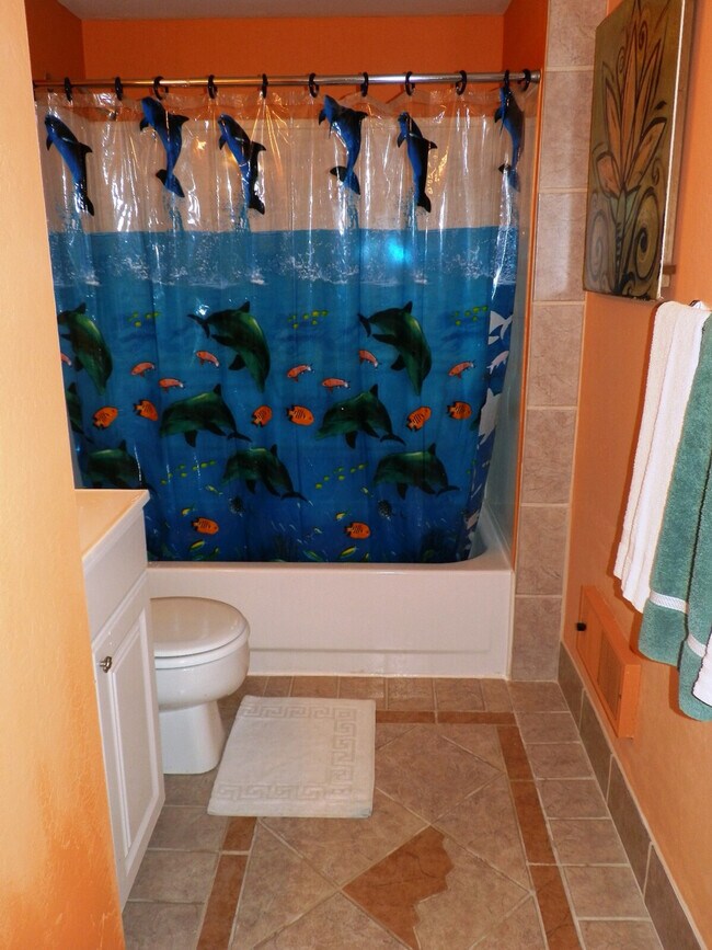 Building Photo - 208 27th Ave E