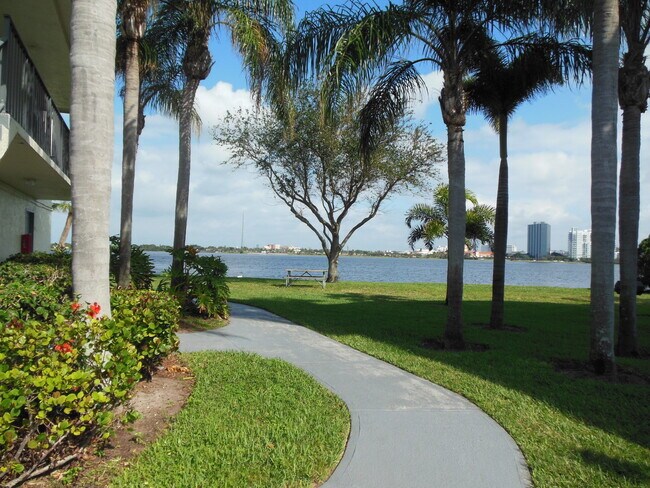 Building Photo - ONE BEDROOM ONE BATHROOM!! WATERFRONT COMMUNITY!