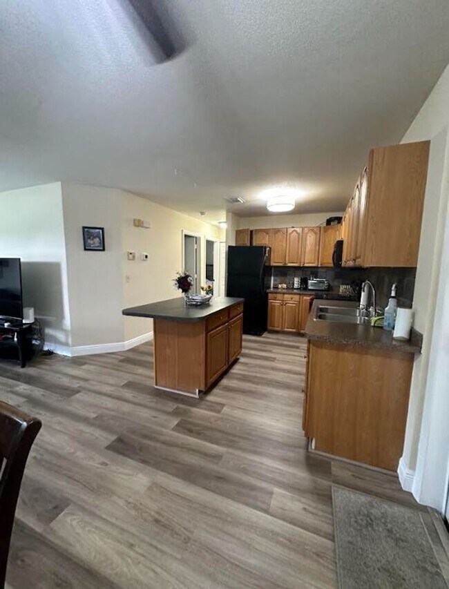 Building Photo - 2/2/1