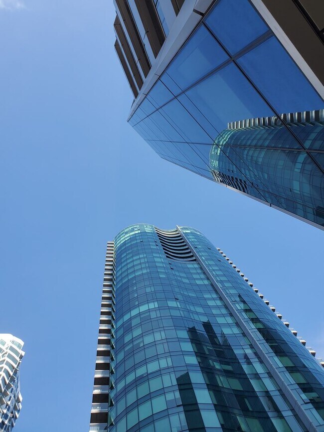 Building Photo - High end one bedroom plus at the luxurious...