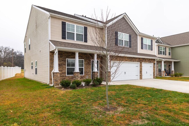 Building Photo - 4714 Willow Bluff Cir