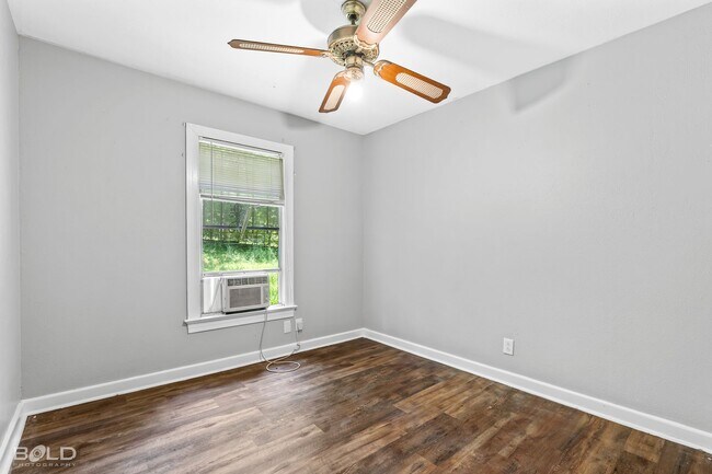 Building Photo - 3135 W College St