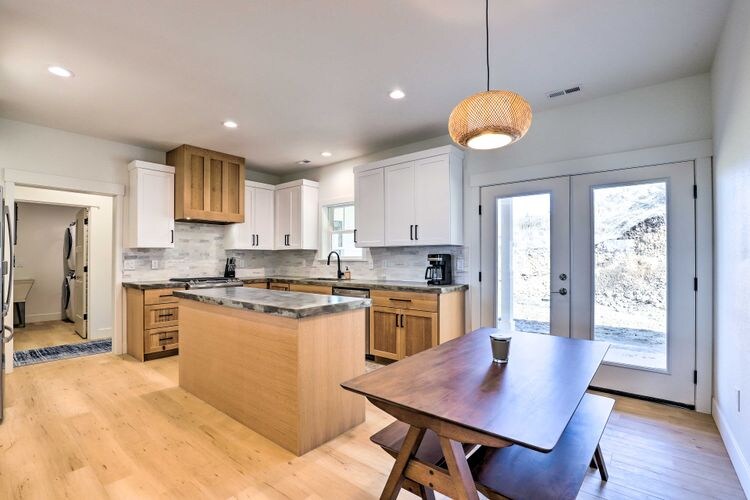 Building Photo - 40780 Clearview Dr N