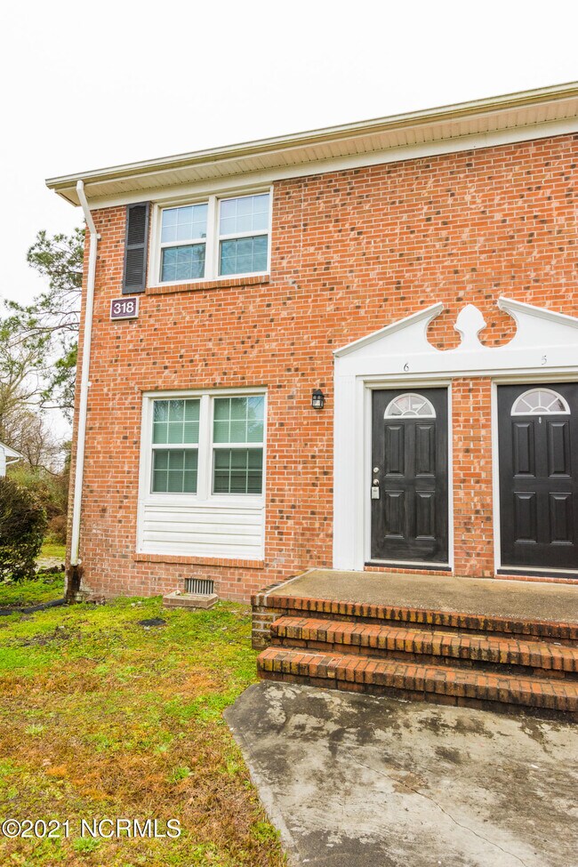 Building Photo - 318 Richlands Ave