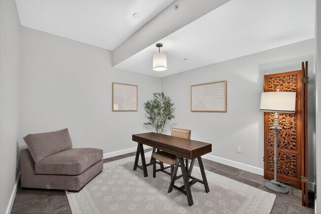 Building Photo - 801 S Olive Ave