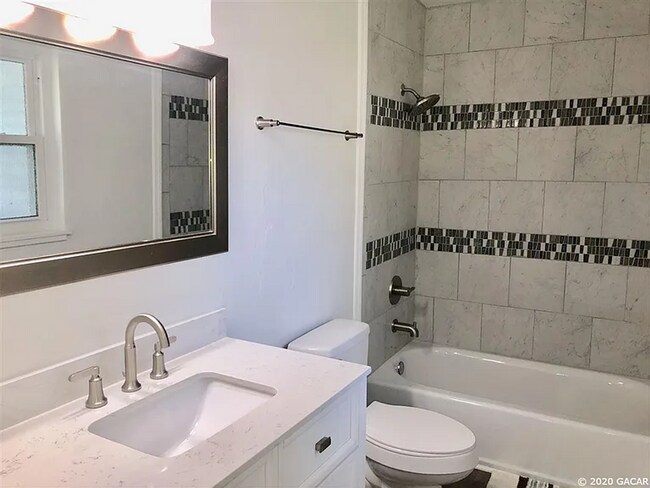 Building Photo - Modern Comfort Meets Classic Charm – Spacious Alachua Rental