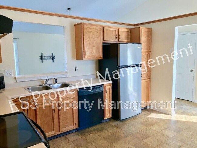 Building Photo - 5742 Ashcroft Dr