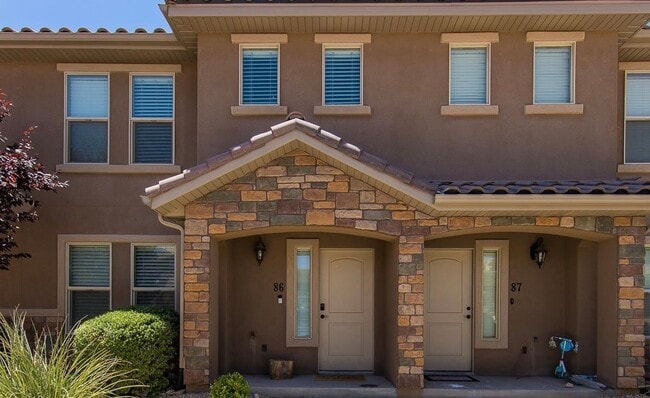 Primary Photo - Beautiful Fossil Hills 3 bedroom, 2.5 bath...