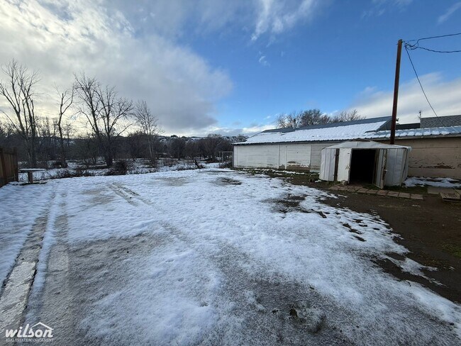 Building Photo - Quiet 2-Bedroom Home Along Hwy 12 – Large Yard