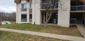 Building Photo - 7950 Seven Woods Dr