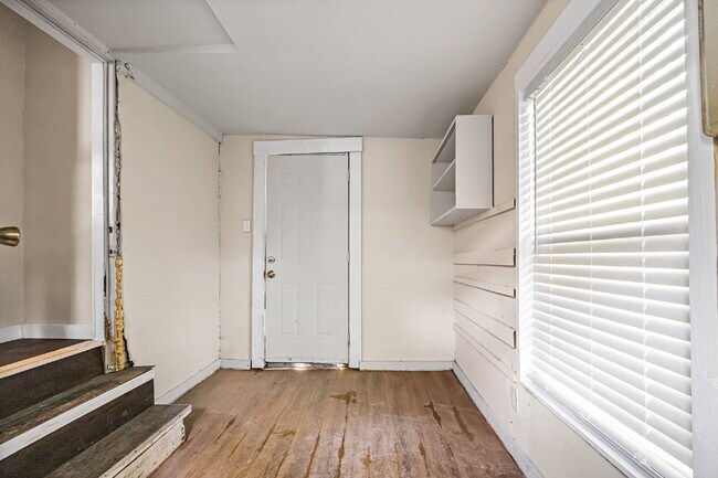 Building Photo - 2214 W Laurel St