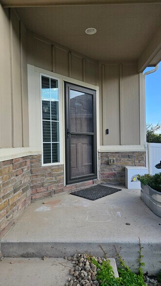 Building Photo - 208 Castle Dr