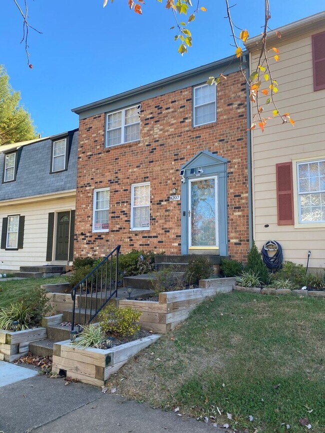 Building Photo - CONVENIENT TO FORT BELVOIR - LORTON TOWNHOUSE