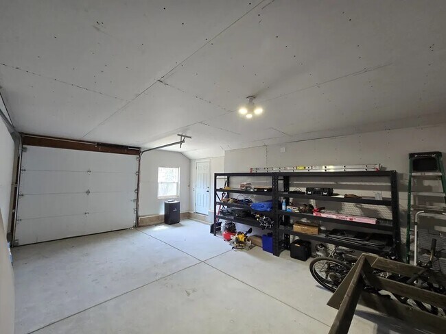 Building Photo - 2033 Rampart Range Rd