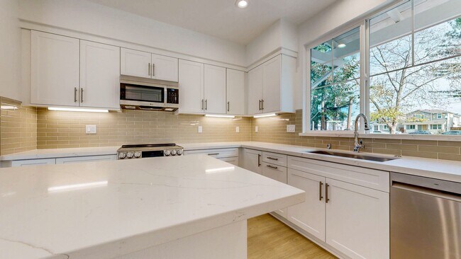 Building Photo - 2782 Sassy St