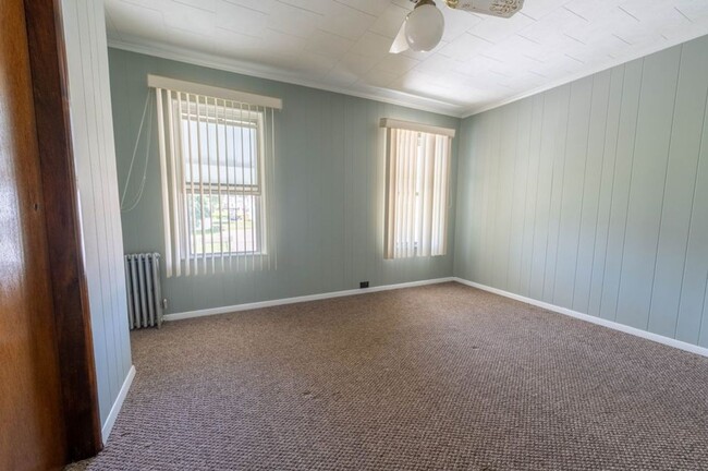 Building Photo - Well-kept 3 Bed, 1 Bath Single Family Home - Schedule your tours now!