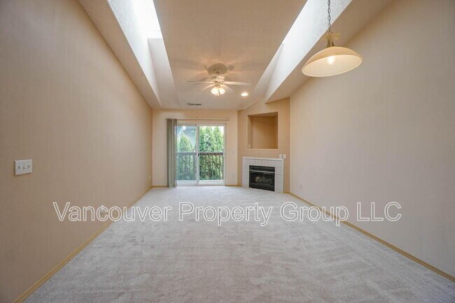 Building Photo - 4000 NE 109th Ave