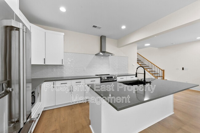 Building Photo - 3420 Tappan Pl