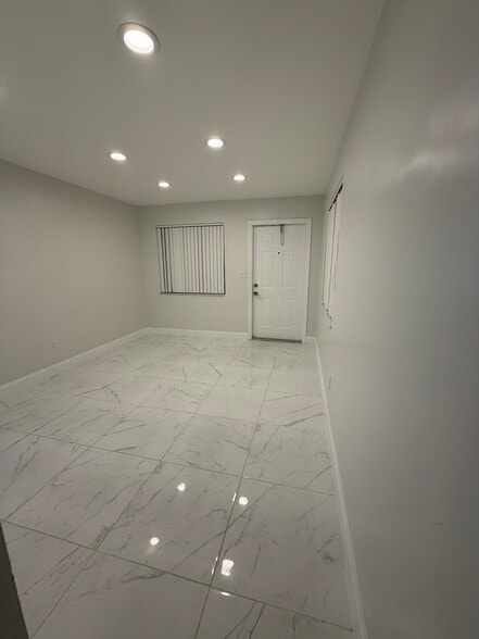 Building Photo - 815 SW 5th Ct