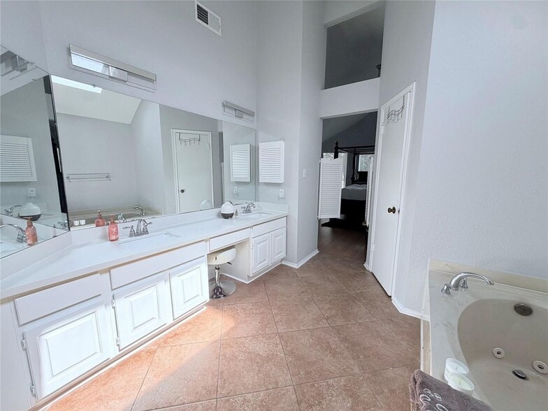 Building Photo - 7015 Puerta Vista Ln