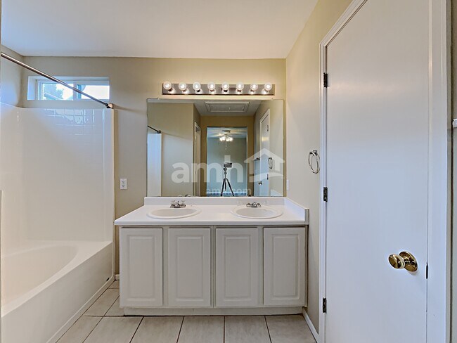 Building Photo - 9595 Canberra Dr