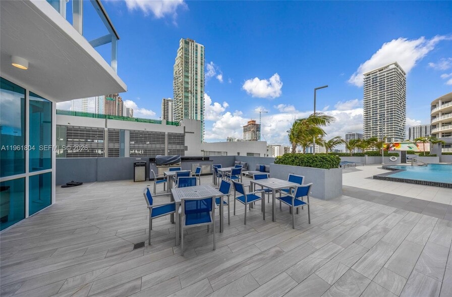 Building Photo - 480 NE 30th St