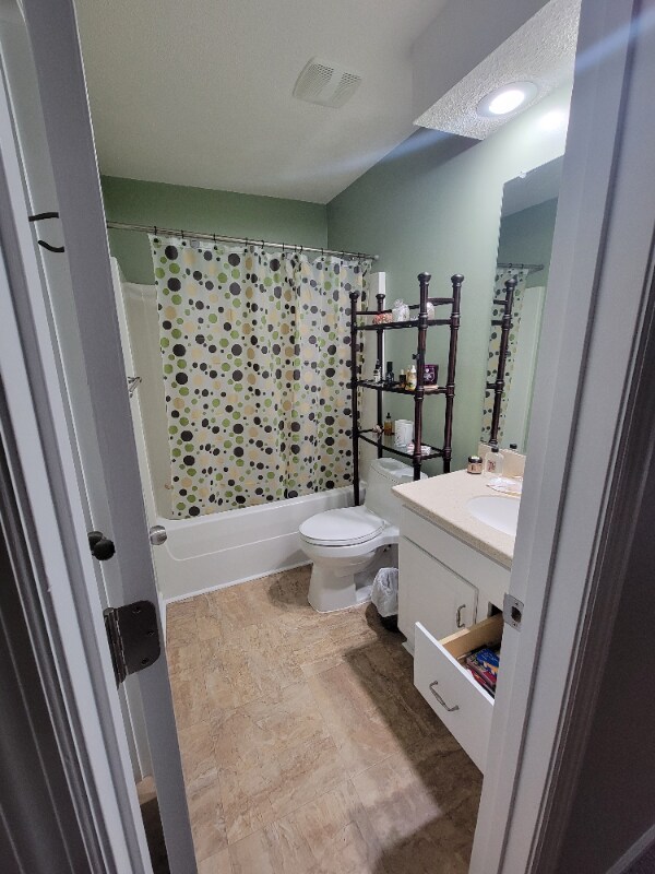 Building Photo - 704 Legacy Ct