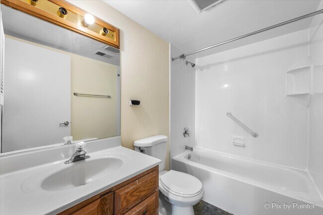 Building Photo - 1 Renaissance Pl