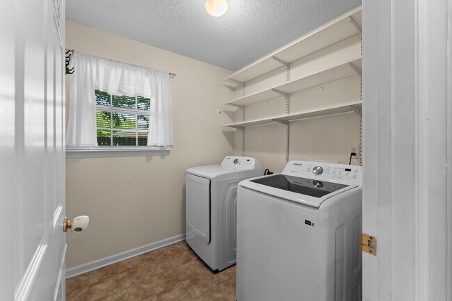Building Photo - 107 Shallowford Cir