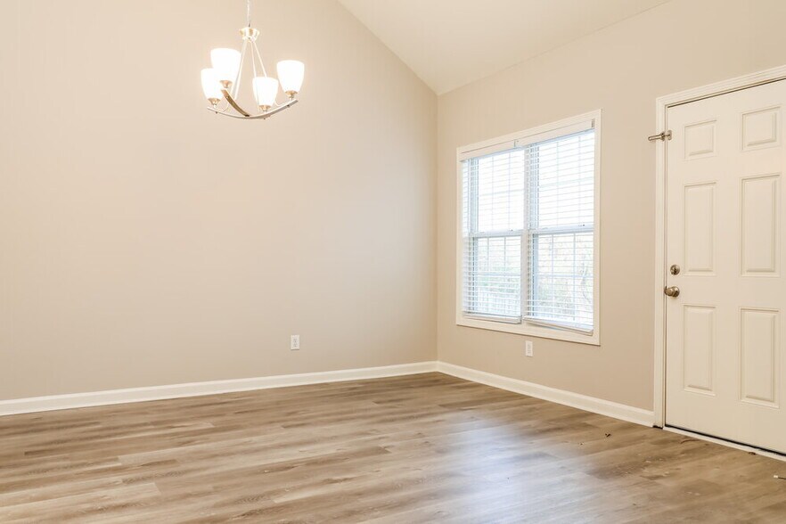 Building Photo - 5130 Villas Terrace