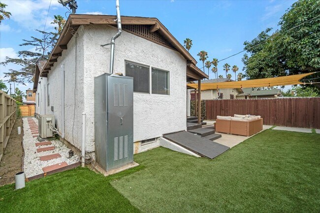 Building Photo - 5738 Ruthelen St