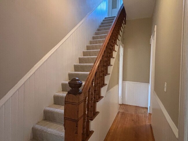 Building Photo - 462 Holly Ave