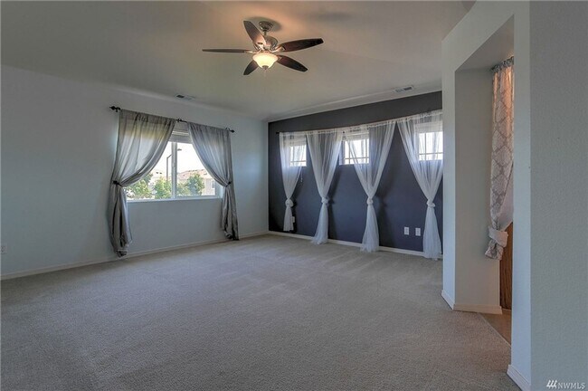 Building Photo - Large Lacey Four Bedroom, Corner Lot, Newl...