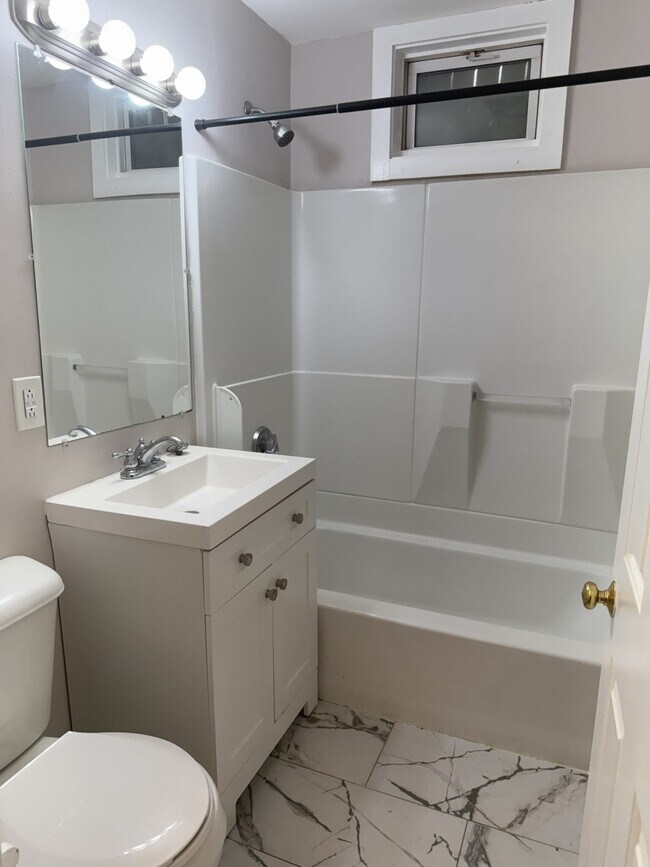 Building Photo - 95 Willowwood St