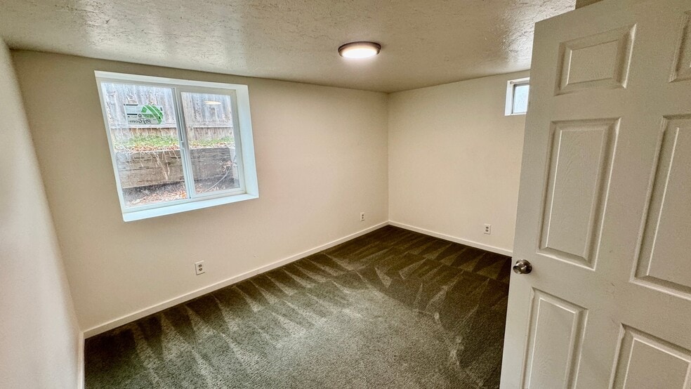 Building Photo - 505 Linden Dr