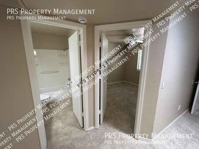 Building Photo - 551 S Lesueur-Unit 3