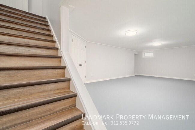 Building Photo - 9825 El Cameno Ln