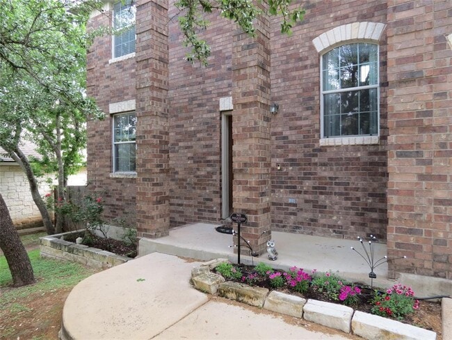 Building Photo - 402 Las Colinas Dr
