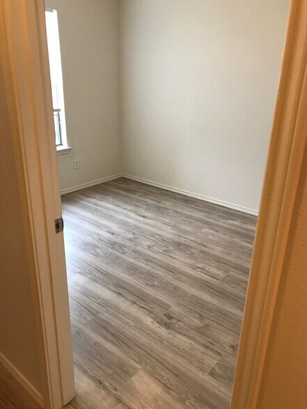 Bedroom # 2 - 5750 Golf Hts