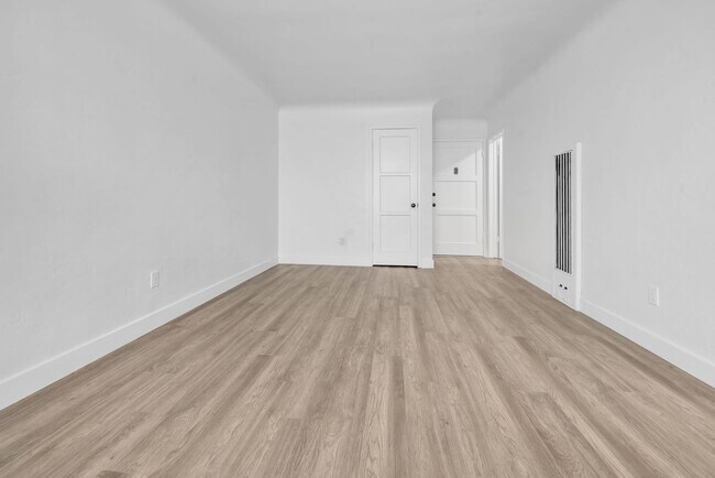 Building Photo - Newly Renovated Studio on 2nd Street- Long Beach