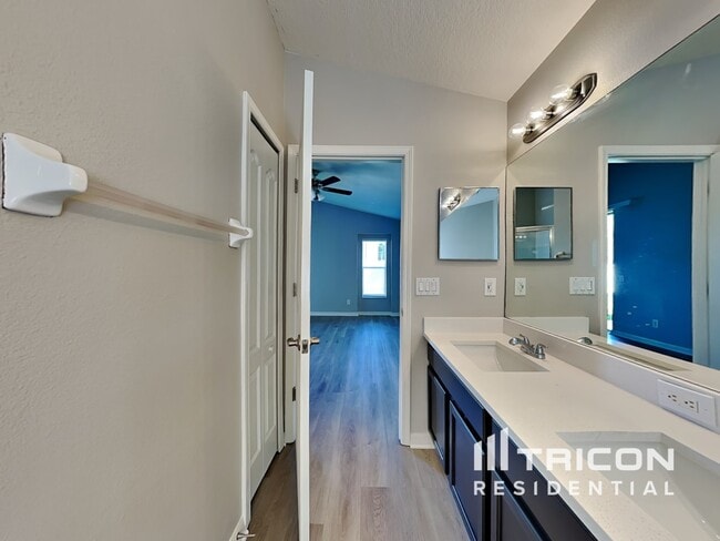 Building Photo - 31333 Heatherstone Dr