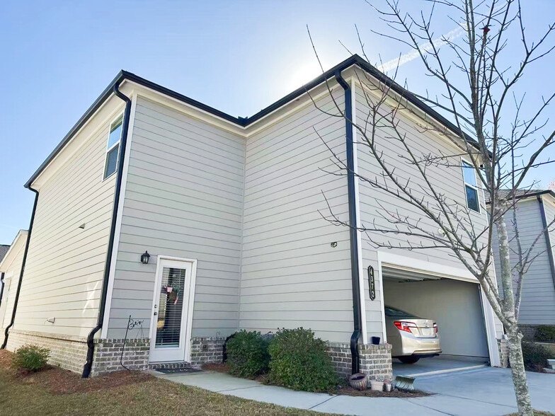 Building Photo - 4372 Grosbeak Dr