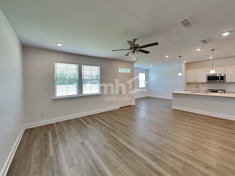Building Photo - 212 Argea Dr