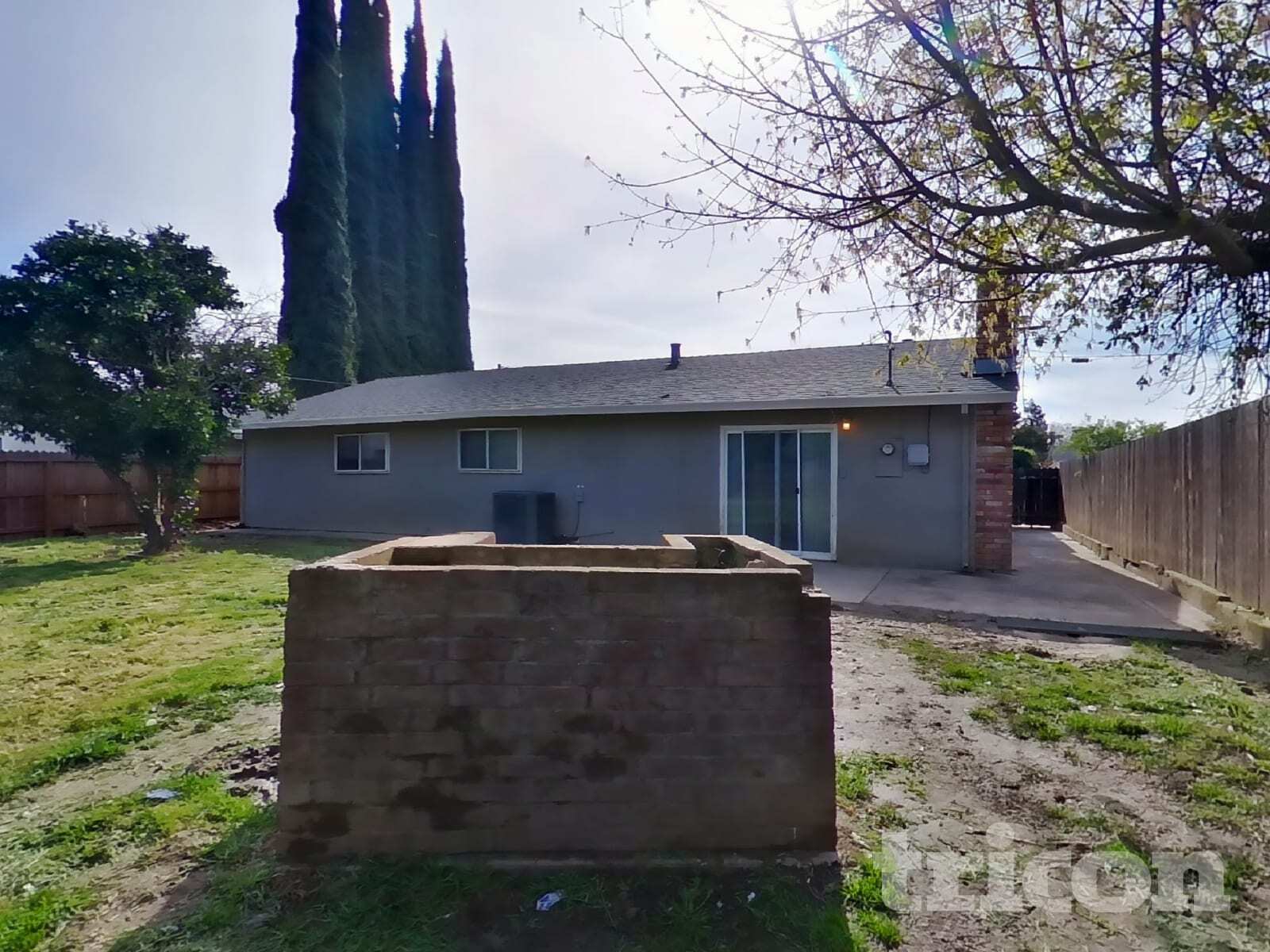 Building Photo - 619 E 24th St