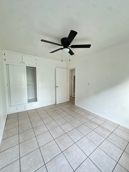 Building Photo - 1306 N Fries Ave