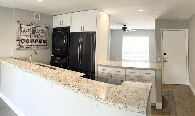 Building Photo - 5328 NE 6th Ave