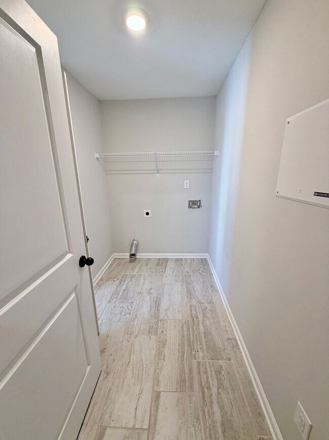 Building Photo - 215 Shoshone Cir