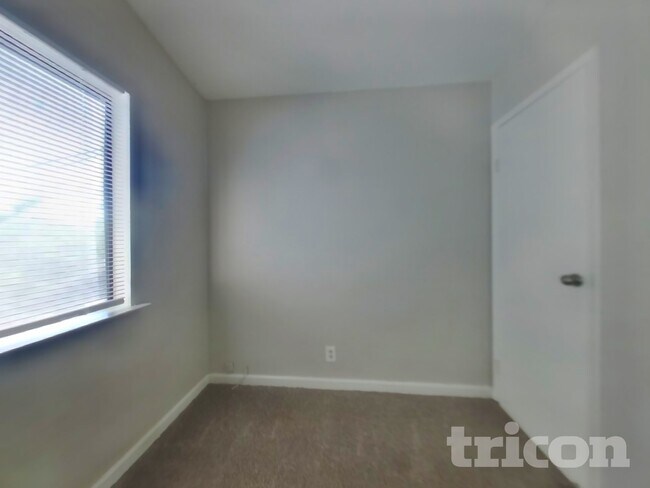 Building Photo - 1165 Buena Vista Ave