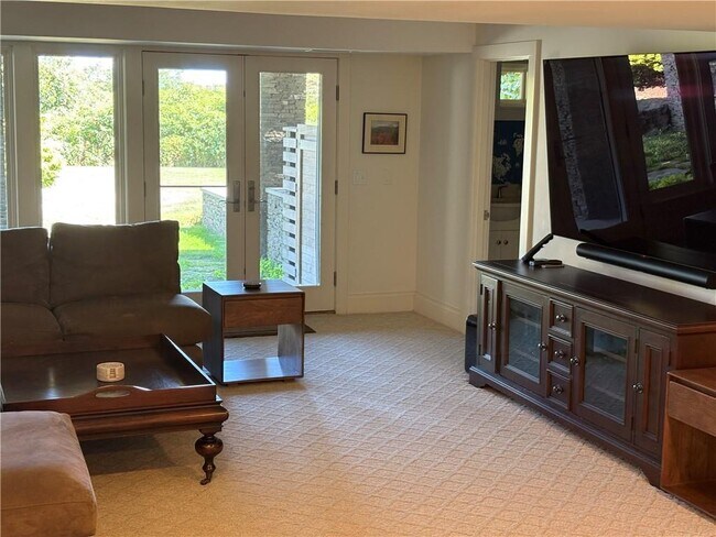 Building Photo - 167 Walcott Ave